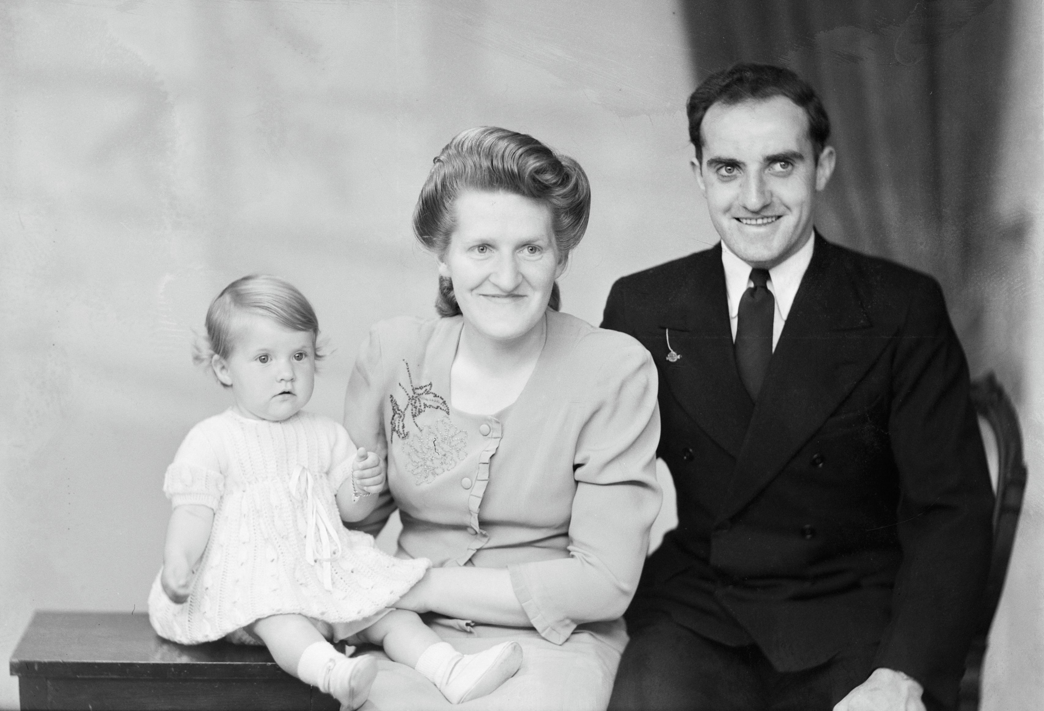 Eric and Jean Hadland with their daughter Joy (1 December 1947). Swainson's Studios. Collection of Puke Ariki (SW1947.0615).