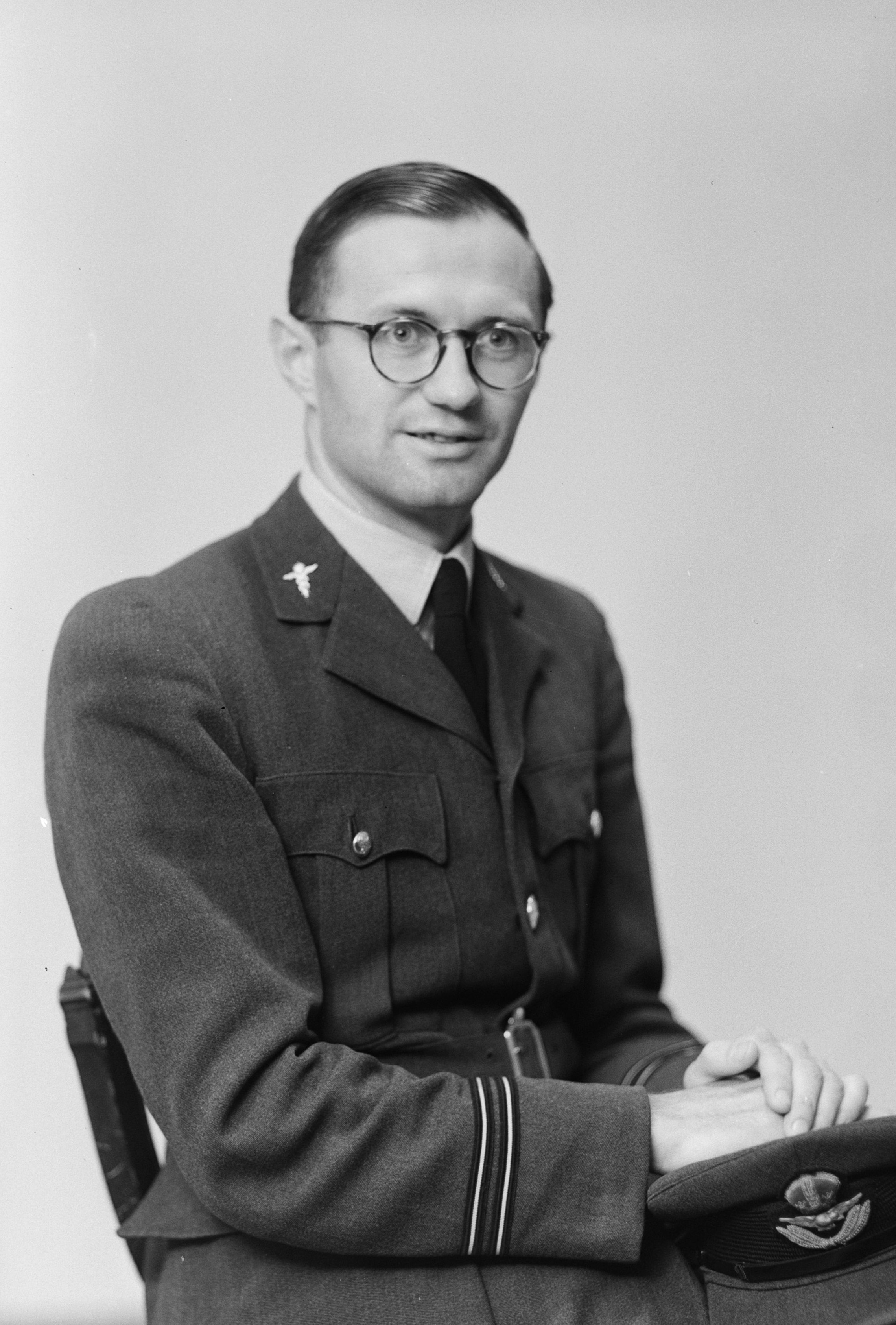 Ian Douglas Auld (1940s). Swainson's Studios. Collection of Puke Ariki (SW1945.0103a).