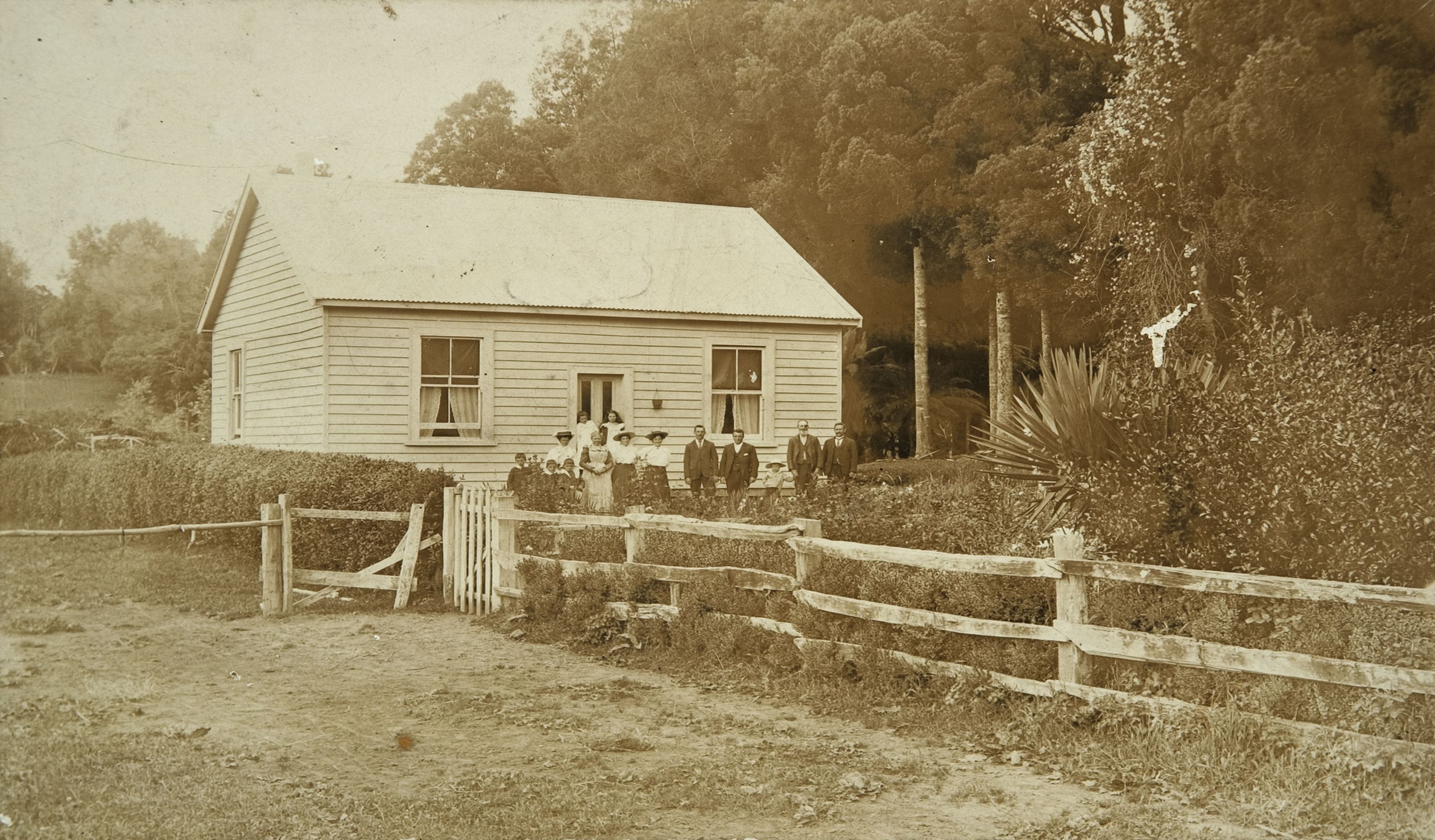 Johnston residence 'New Fernleigh' at Tarata with the family standing outside (early 1900s). Unknown photographer. Collection of Puke Ariki (PHO2005-180).