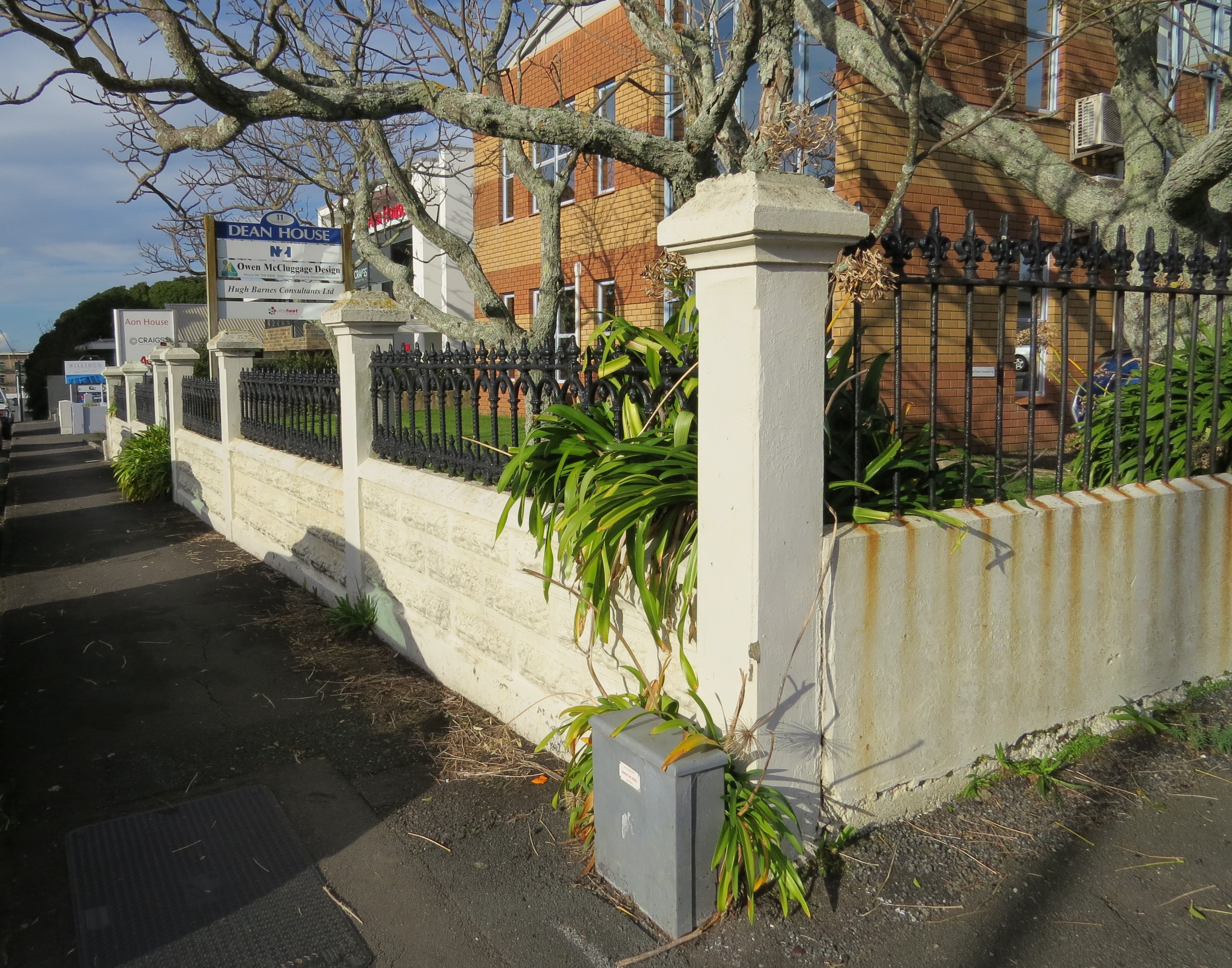 Retaining_Wall_and_Fence__1_Short_Lane_2017.JPG