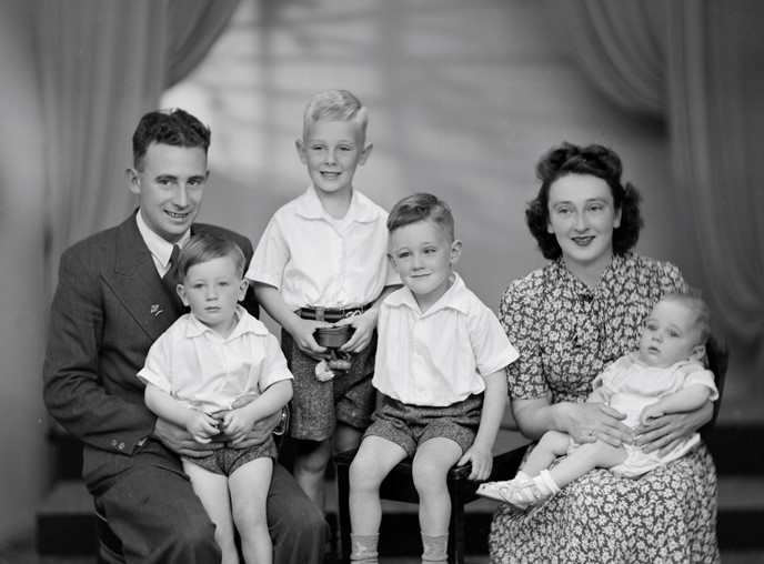 Cyril Mora Family SW1949 1118
