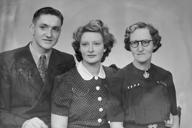 Jack Medway Family After His Death SW1945 1452