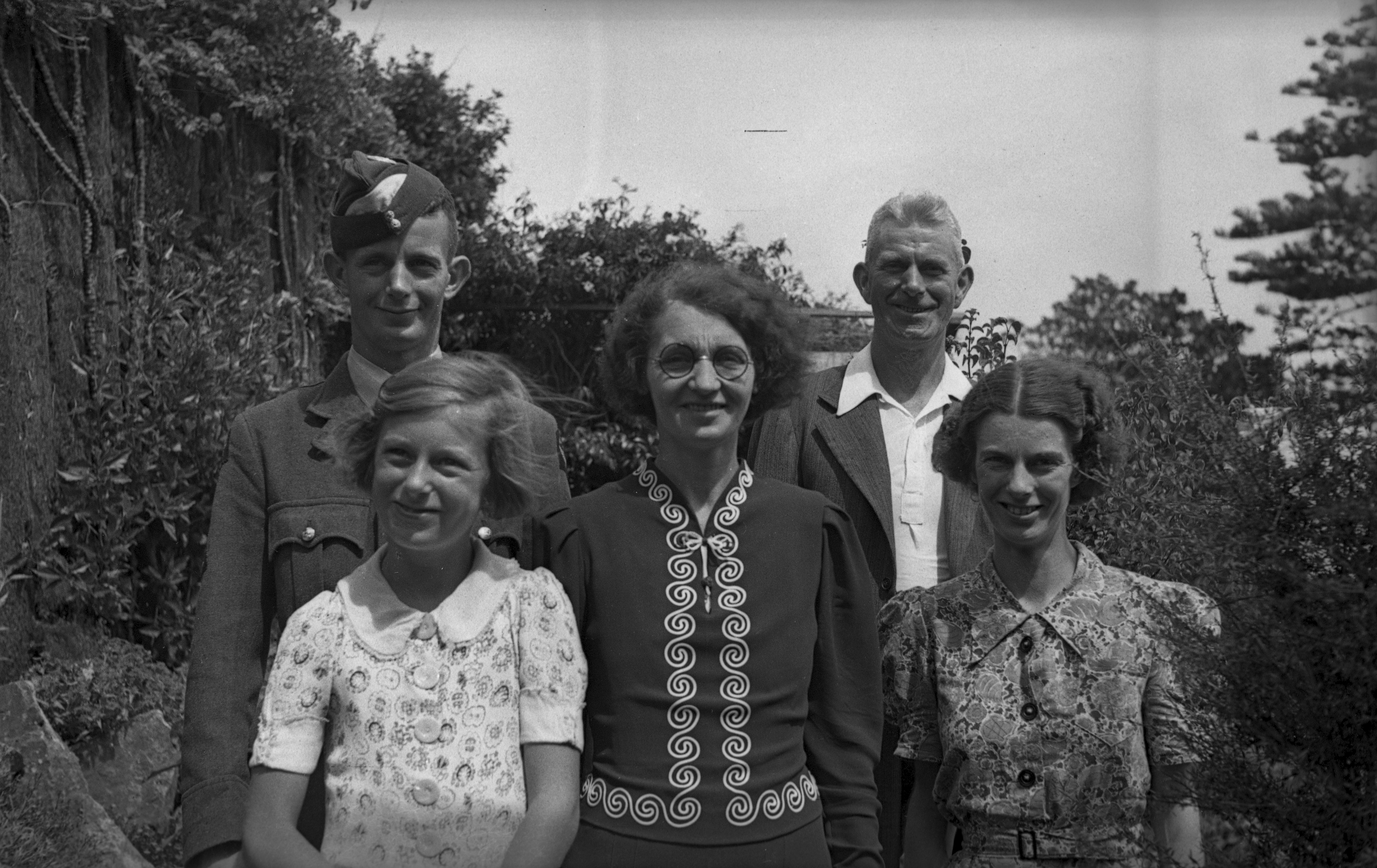 Clem with his parents Fred and Agnes and sisters Leonce and Mollie (1940s). Swainson's Studios. Collection of Puke Ariki (WD.054650).
