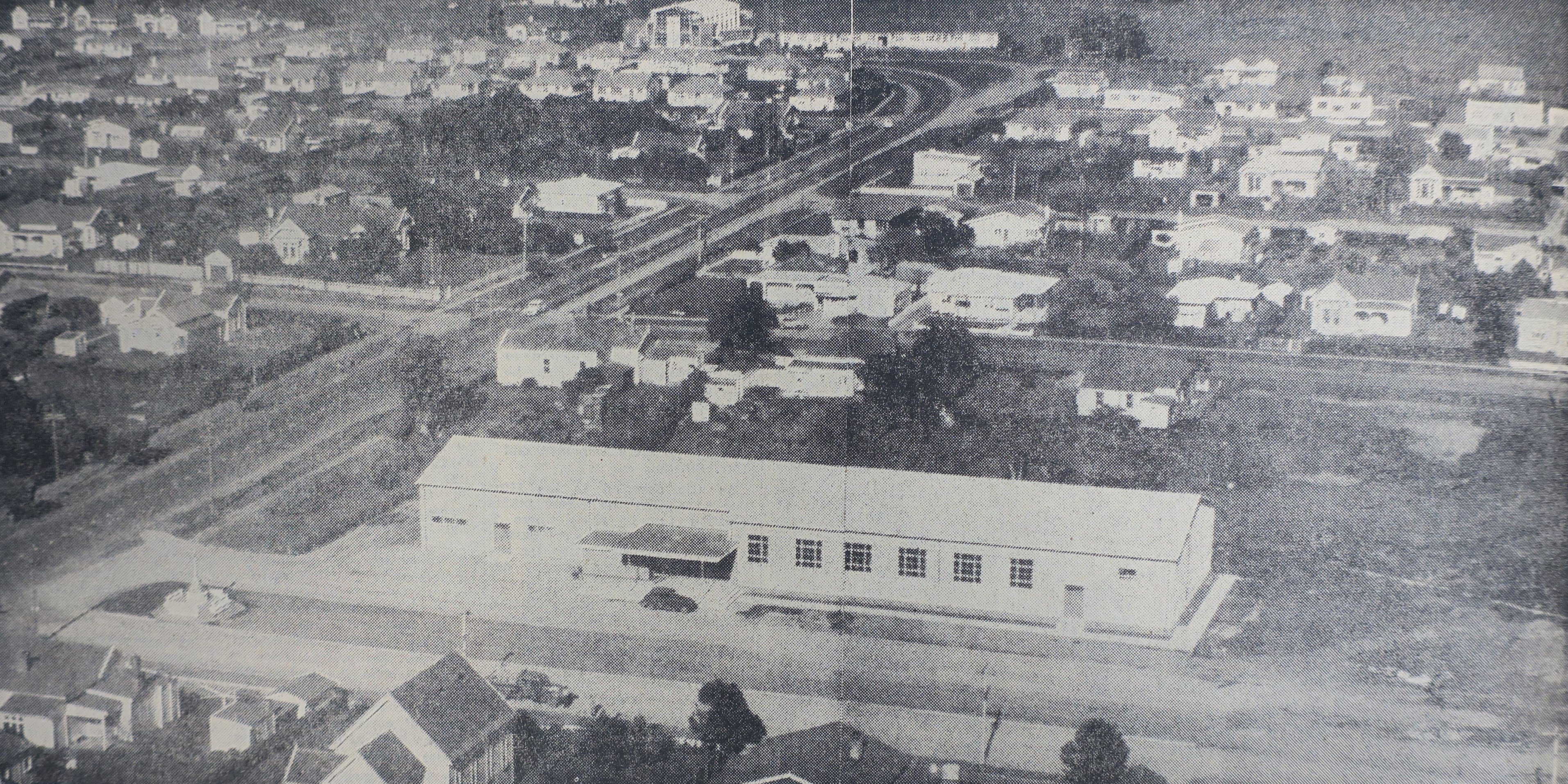 Aerial view of the new Waitara War Memorial Hall (Taranaki Herald 11 September 1959).