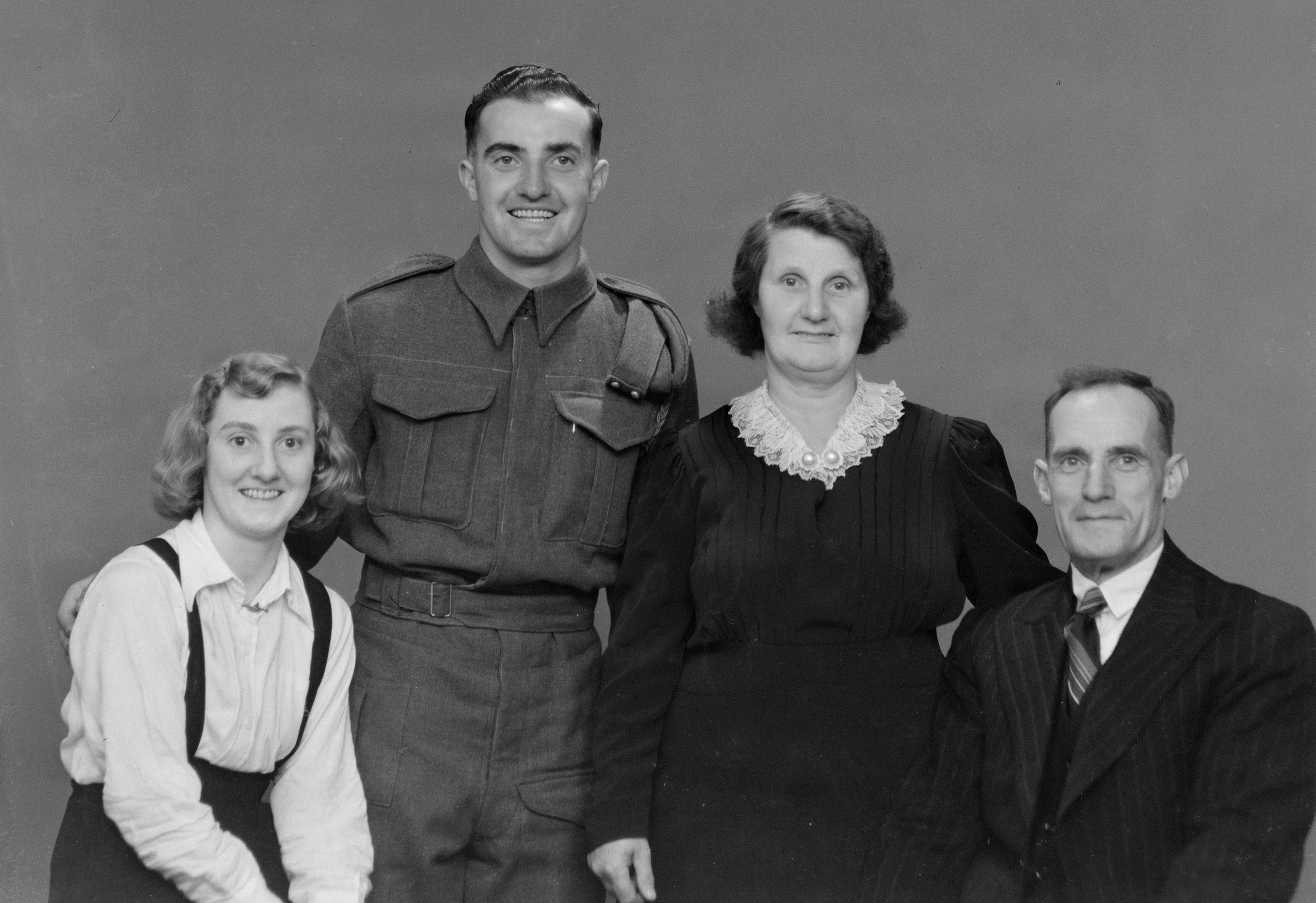 Eric Hadland with his parents Charles and Edna and sister Evelyn (1940s). Swainson's Studios. Collection of Puke Ariki (WD.055377).