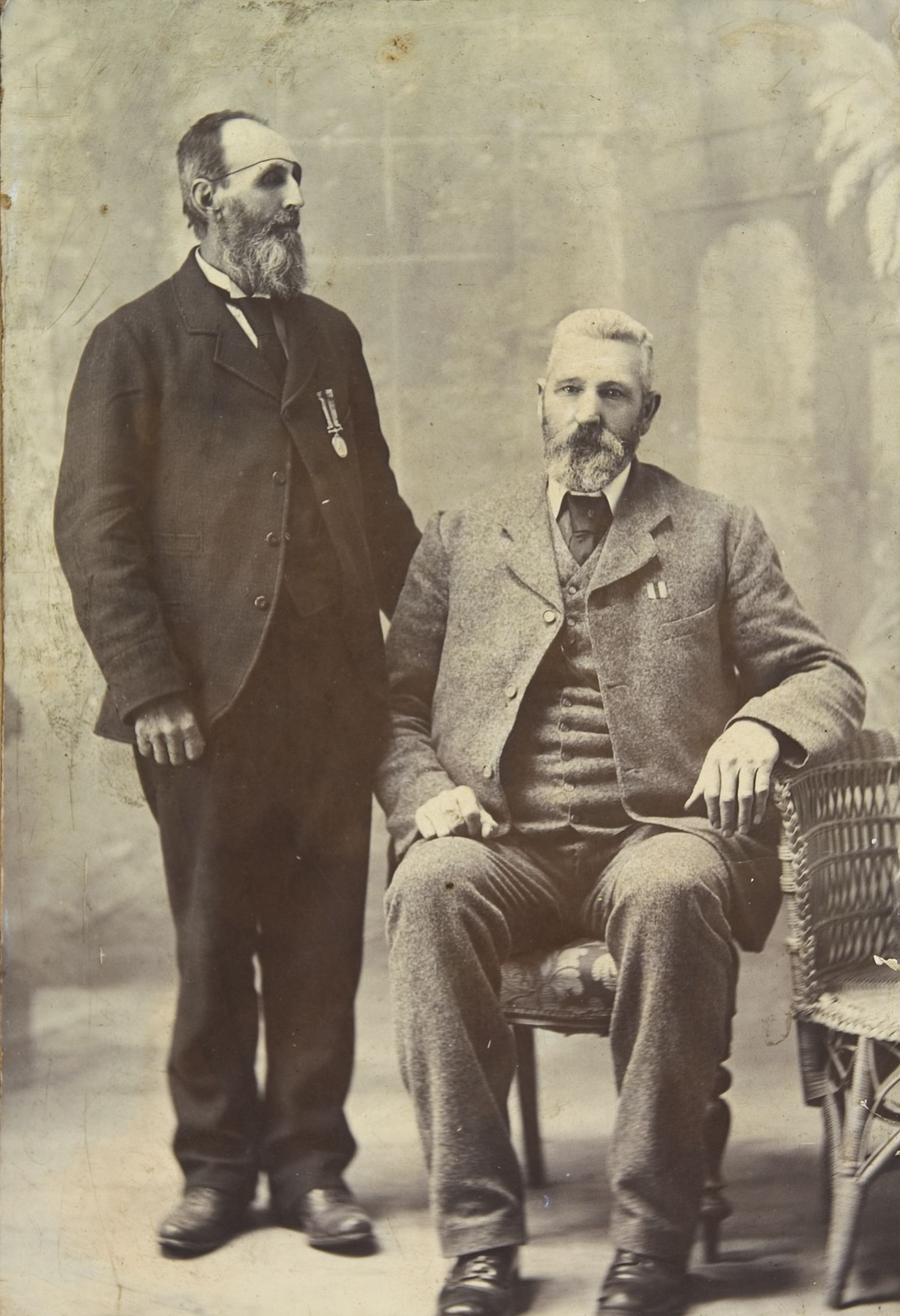William Johnston (1839-1914) on the left wearing his New Zealand War Medal and an eye patch with fellow Mounted Volunteer John Elliot (1890). William Andrew Collis. Collection of Puke Ariki (PHO2005-166).