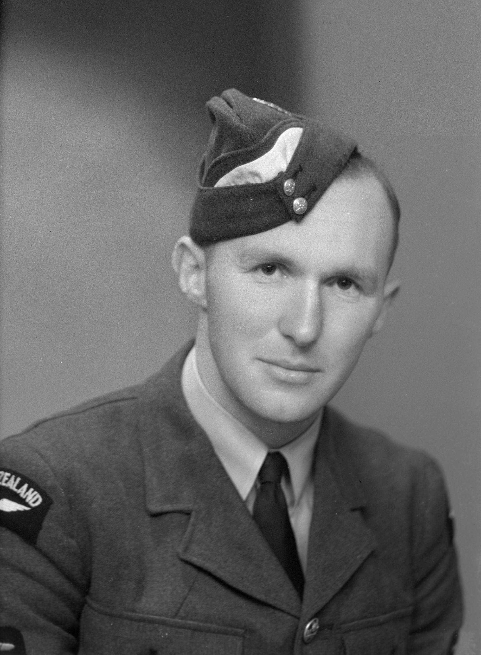 Martin Adam Kilpatrick wearing his RNZAF uniform (1940s). Swainson's Studios. Collection of Puke Ariki (SW1923-1965.00501d).