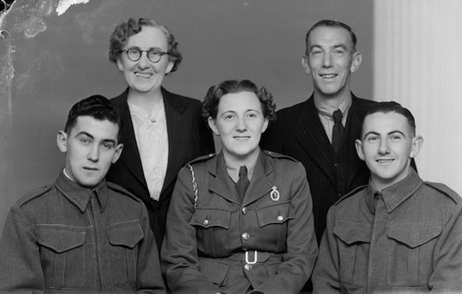 Family Photo SW1943 0865
