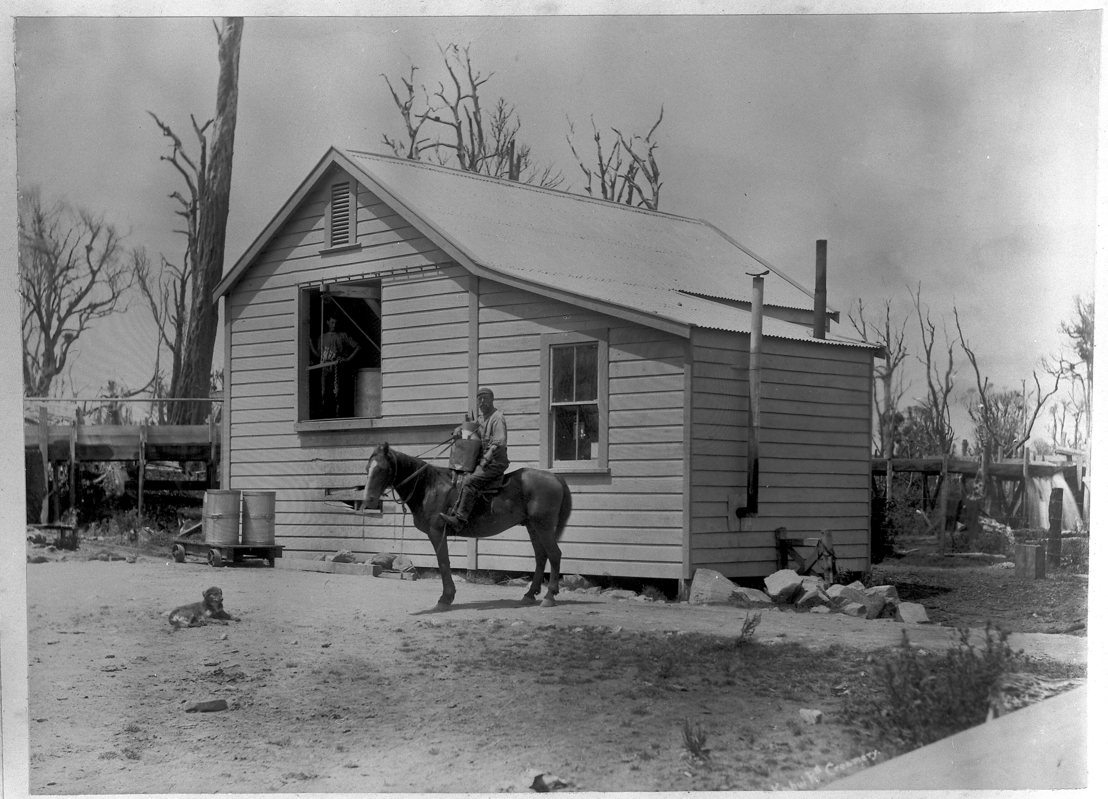 Kahui Road Creamery around 1900. Unknown photographer. Collection of Puke Ariki (PHO2009-285).