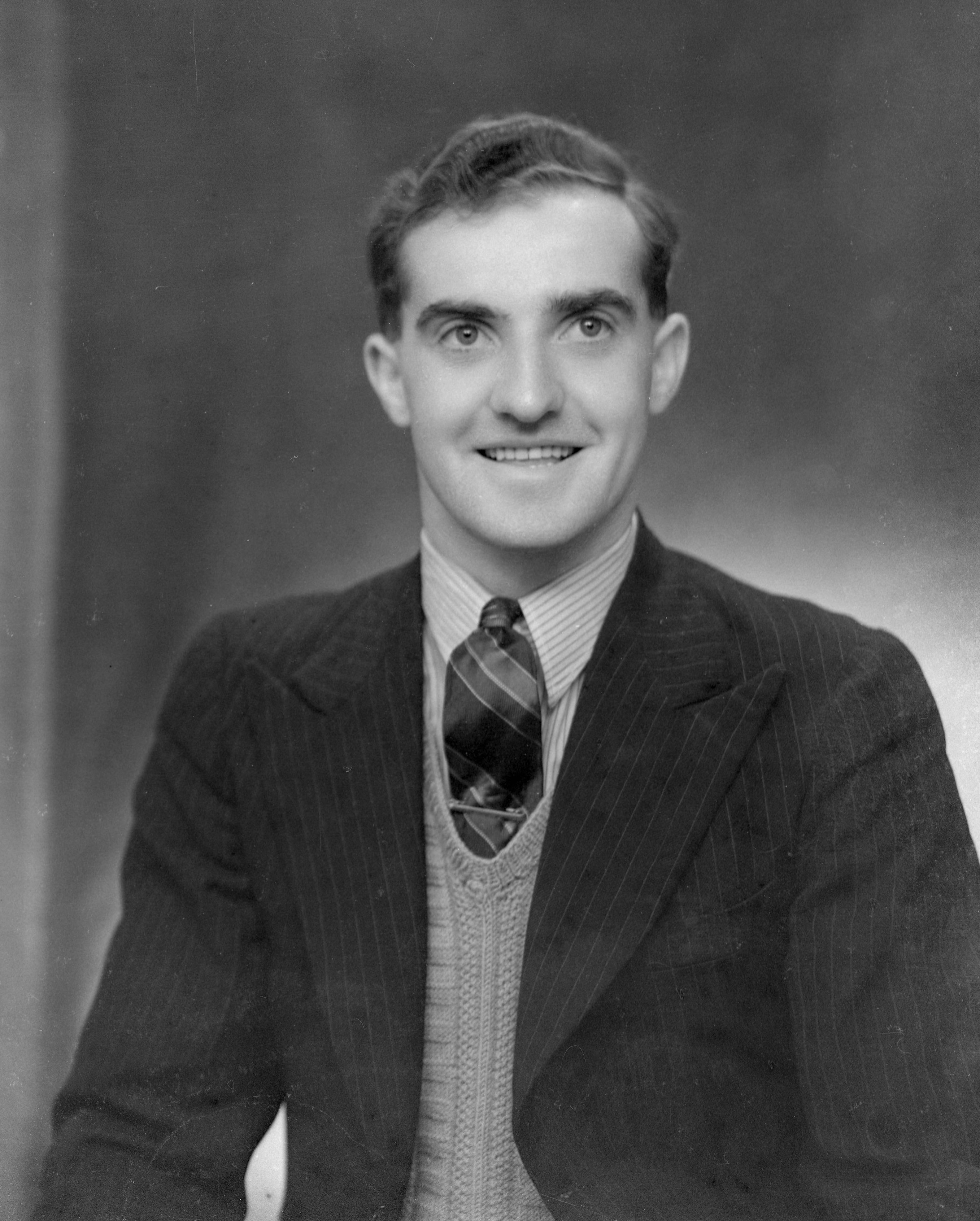 Eric Hadland (1940s). Swainson's Studios. Collection of Puke Ariki (SW1944.1398).